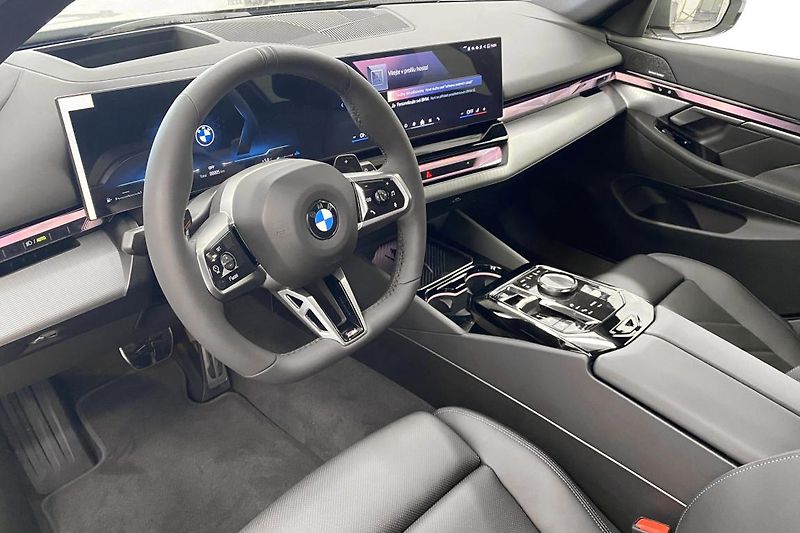 BMW Řada 5 520d xDrive Touring - fotka 4 z 7