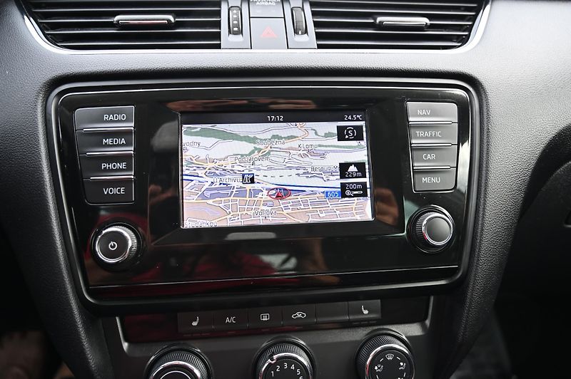 Škoda Octavia 1.6TDI 77KW Edition 4/2015 - fotka 13 z 39