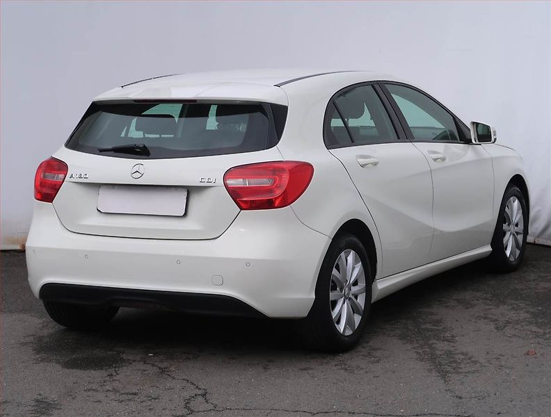 Mercedes-Benz Třídy A (2015) A 180 d, Park. senzory - fotka 5 z 18