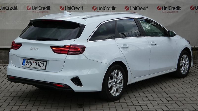 Kia Ceed 1.6 CRDi Exclusive SW - fotka 3 z 22