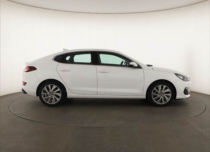 Hyundai i30 (2019) 1.4 T-GDI, Serv.kniha - fotka 6 z 16