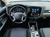 Mitsubishi Outlander 2.4i+HYBRID 4x4 SERVISKA TAŽNÉ - náhled 30