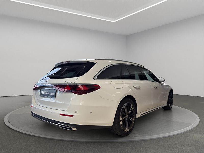 Mercedes-Benz Třídy E (2025) E 300 de 4MATIC kombi - fotka 7 z 22