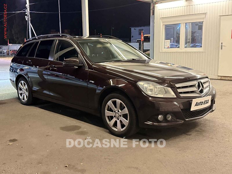 Mercedes-Benz Třídy C (2012) 2.2 CDi C 180, AC, tempo - fotka 1 z 3