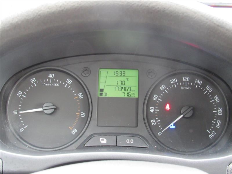Škoda Fabia 1,2 i 44kW Active - fotka 13 z 28
