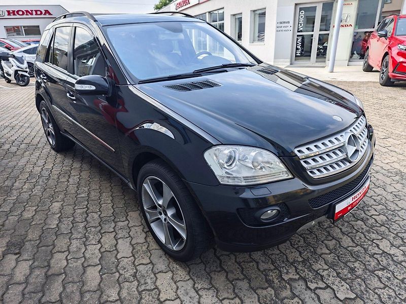 Mercedes-Benz Třídy M (2006) 320CDi 4Matic AirMatic nové ČR - fotka 2 z 47