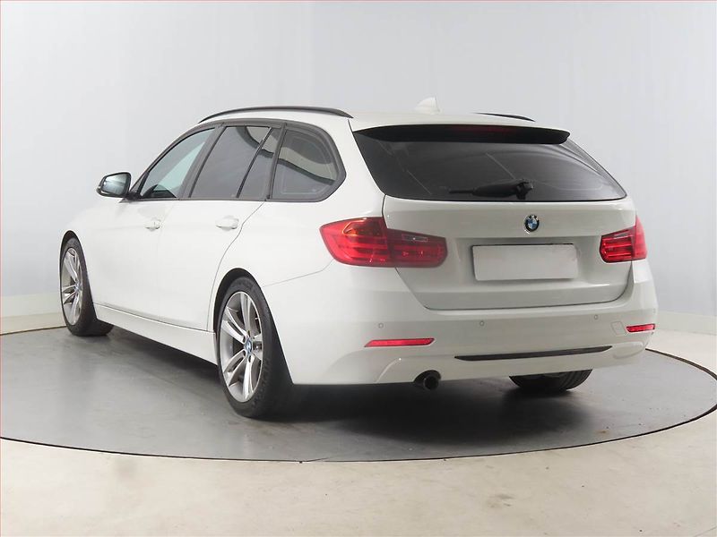 BMW Řada 3 (2012) Sport Line 320 d, Navi - fotka 4 z 14