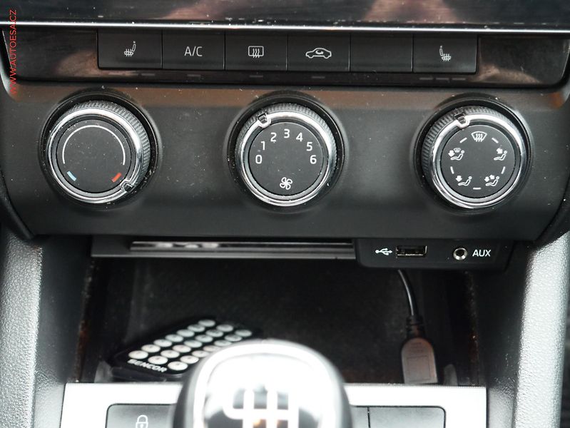 Škoda Octavia (2015) 2.0 TDi, ČR, Ambition - fotka 14 z 20