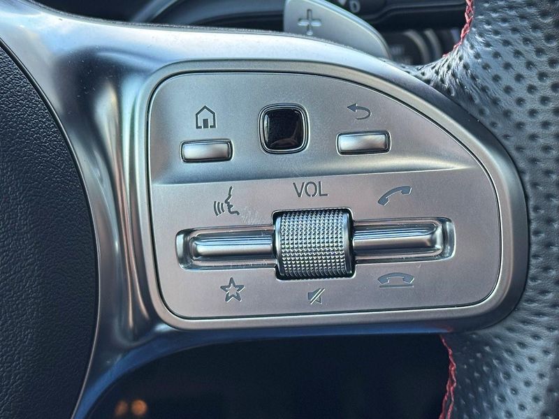 Mercedes-Benz Třídy A (2021) AMG 45 4MATIC+, MULTIBEAM  - fotka 27 z 56
