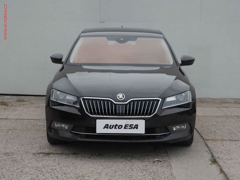 Škoda Superb (2019) 2.0 TDi 4x4, ČR, DSG, kůže - fotka 2 z 20