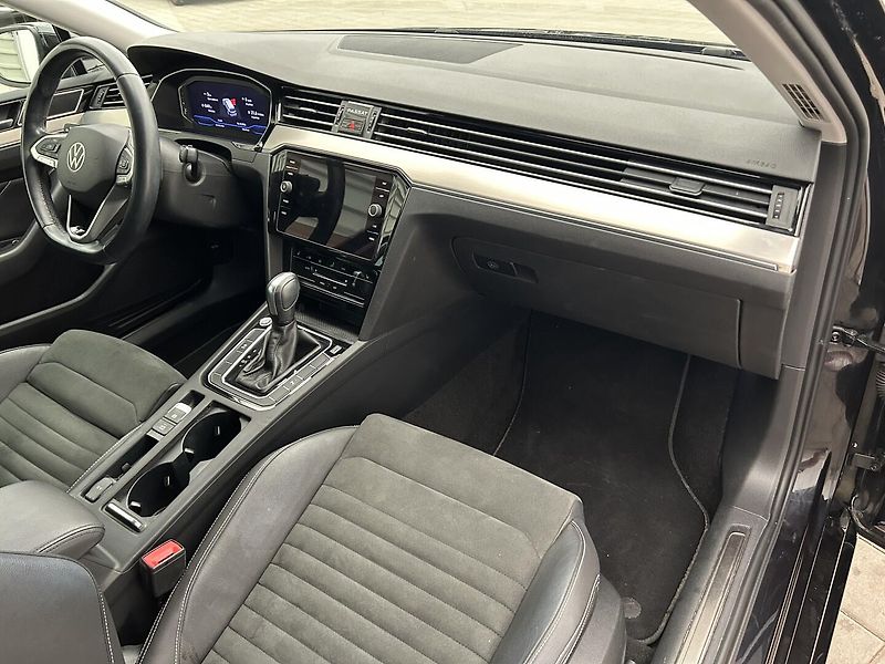 Volkswagen Passat Variant 2.0 TDI Elegance - fotka 9 z 27