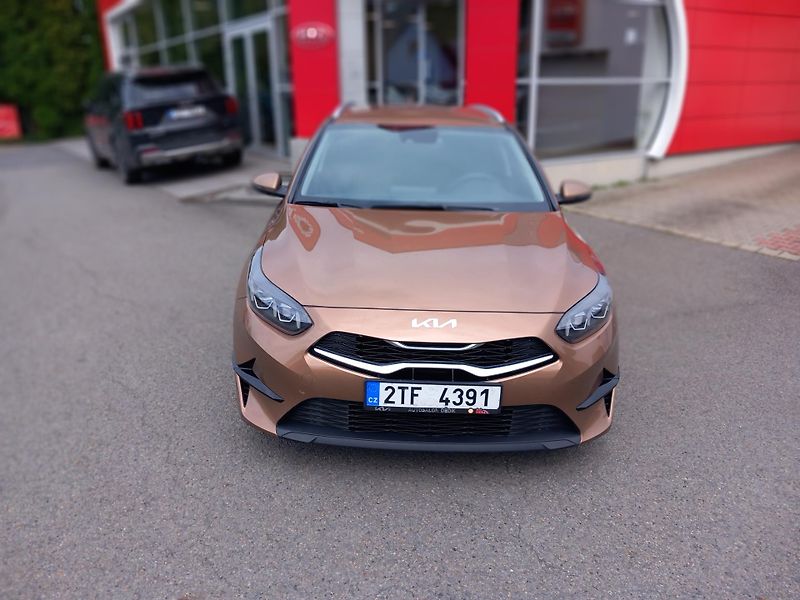 Kia Ceed SW (2022) 1,5 T-GDi GPF TOP         - fotka 1 z 12