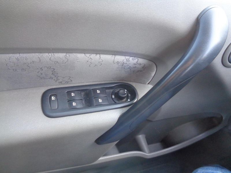 Renault Kangoo 1,6 16V Privilege - fotka 14 z 16