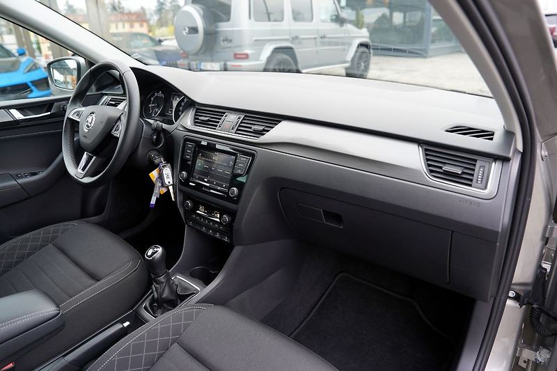 Škoda Rapid 1.0 TSI  Style, manuál, ČR - fotka 26 z 39
