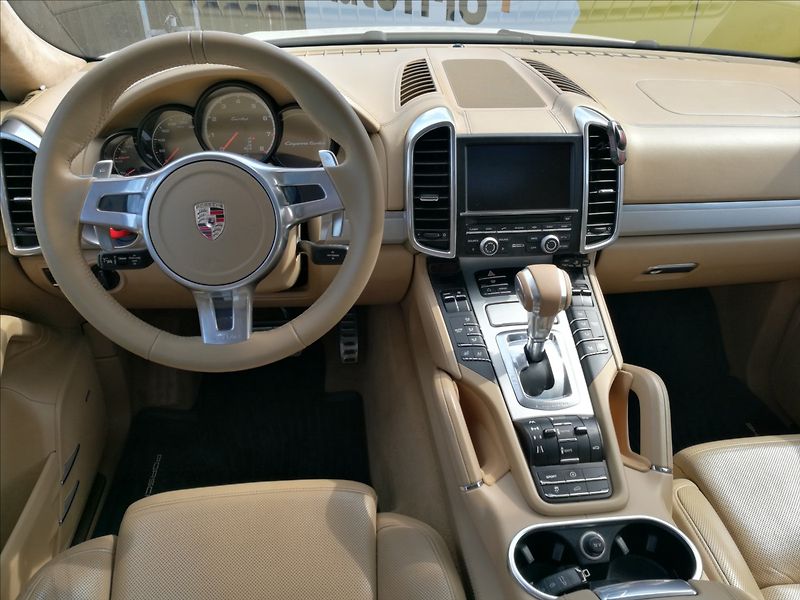 Porsche Cayenne 4,8 i V8 Turbo - fotka 5 z 32