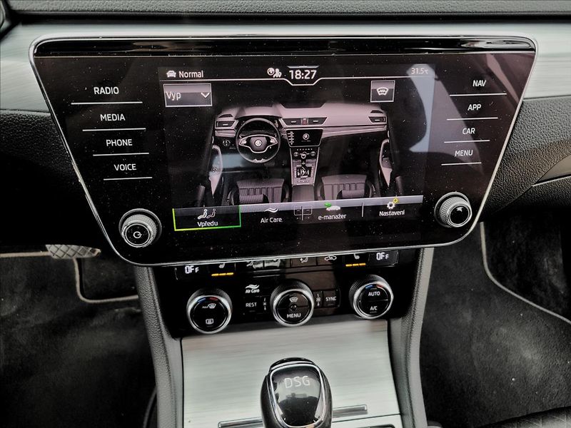 Škoda Superb 1,4 TSI,PHEV,DSG,LED,NAVI,VÝHŘ - fotka 33 z 50