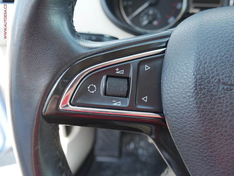 Škoda Octavia (2014) 1.2TSi, ČR, Elegance, autoAC - fotka 17 z 21