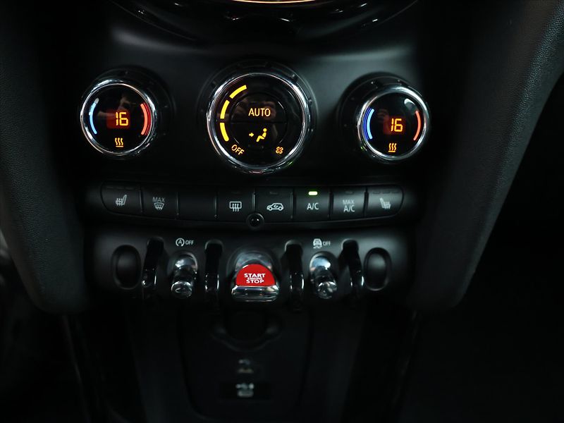 Mini Cooper 2,0 225kW JCW GP3 CZ DPH - fotka 16 z 32