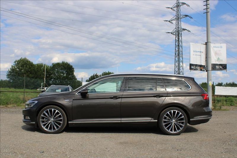 Volkswagen Passat 2,0 TDi  HIGHLINE, 4 x 4, DSG - fotka 8 z 38