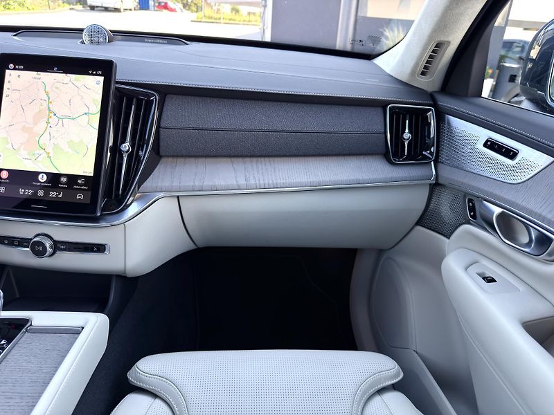 Volvo XC90 B5 AWD ULTRA // REZERVACE - fotka 25 z 61