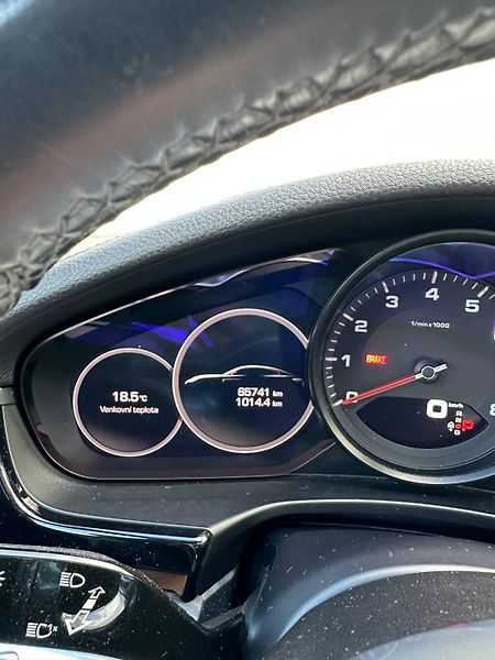 Porsche Panamera (2018) 3.0 V6 246KW AT 2018 65TKM - fotka 34 z 37