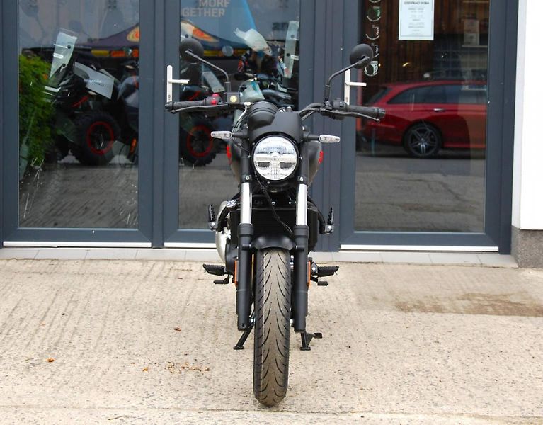 Royal Enfield (2026) Guerrilla 450 Apex Black - fotka 7 z 25