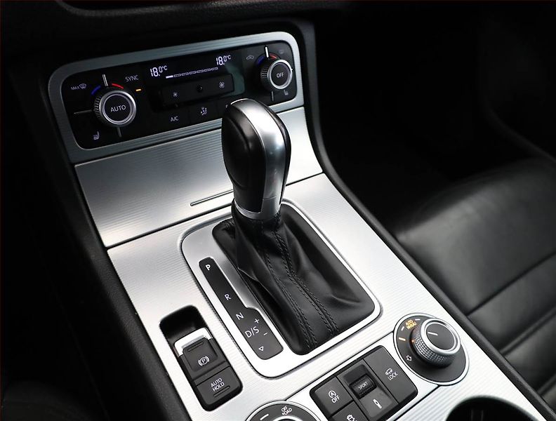 Volkswagen Touareg (2015) R-Line 3.0 TDI, 4X4, Automat - fotka 11 z 21