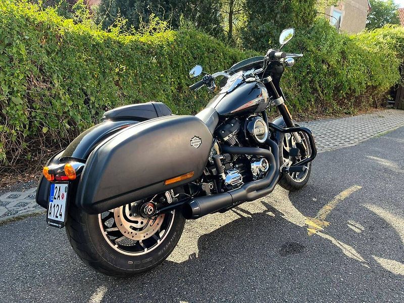 Harley-Davidson FLSB Softail Sport Glide (2021) - fotka 2 z 13