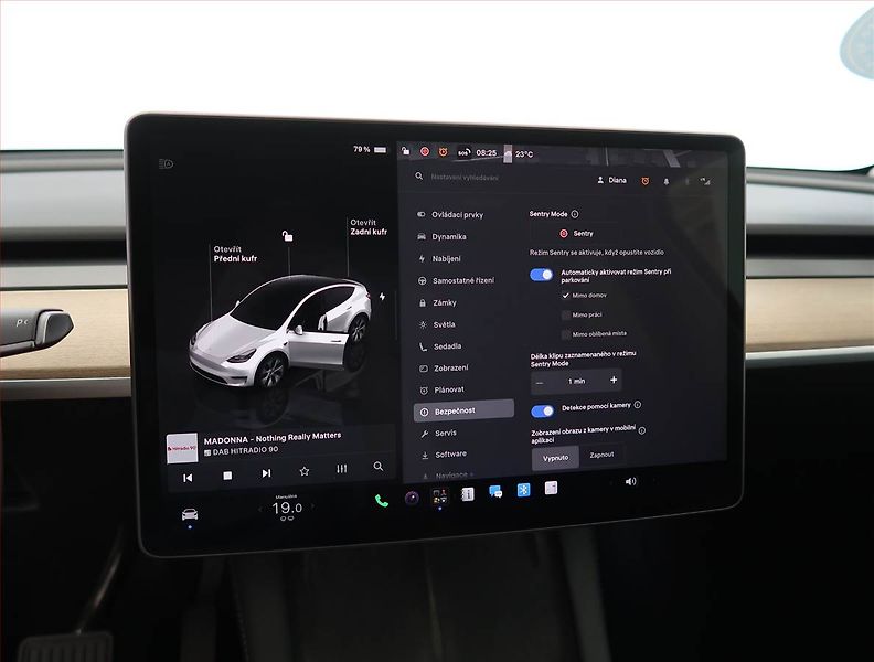 Tesla Model Y (2022) Long Range AWD 79kWh, SoH 91% - fotka 25 z 33