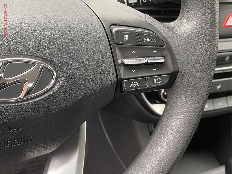 Hyundai i30 (2021) 1.5DPI, 1.maj,ČR, AC - fotka 13 z 16