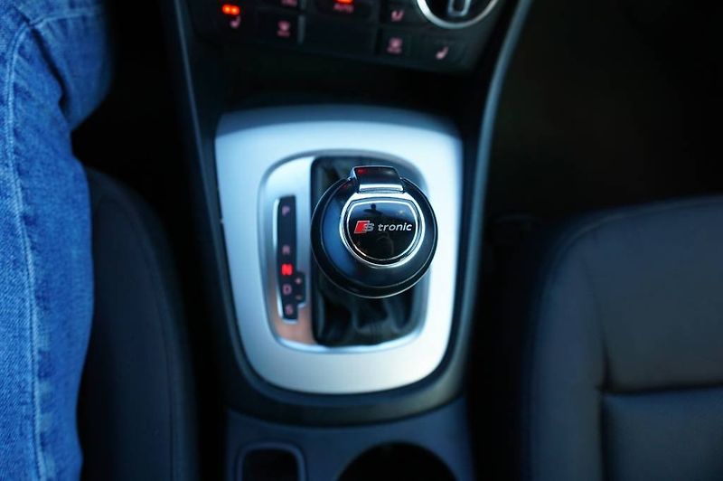 Audi Q3 (2017) S-LINE 2,0 TDI 110 kW - fotka 31 z 48