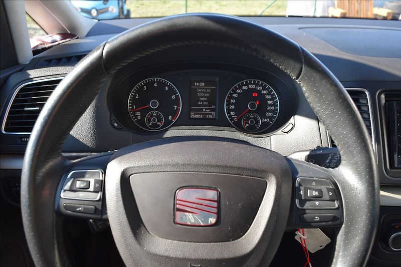 Seat Alhambra 1,4 TSi 110KW KLIMA NOVÁ NÁPLŇ - fotka 34 z 48