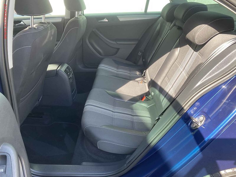 Volkswagen Jetta (2012) 1.2 TSi, Match, +kola - fotka 10 z 18