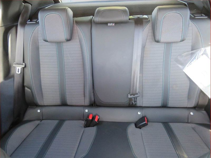 Peugeot 2008 (2022) Allure 1.2 PureTech, Automat - fotka 10 z 17