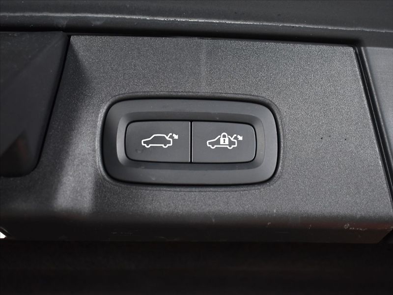 Volvo V90 2,0 CC PRO B4 AWD - fotka 12 z 24