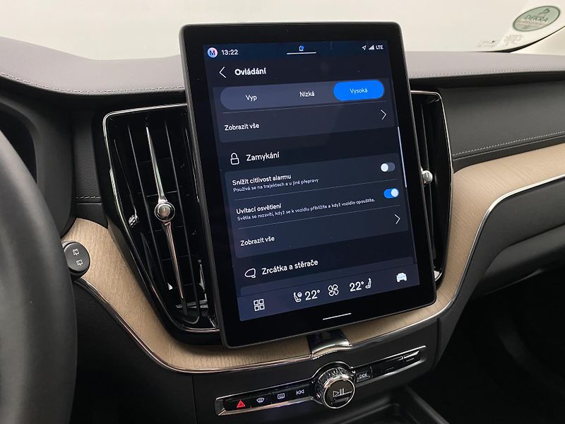 Volvo XC60 T8 AWD RECHARGE DARK ULTRA CZ - fotka 49 z 59