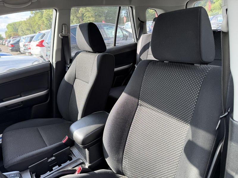 Suzuki Grand Vitara 2.0i 4x4,AC - fotka 15 z 21