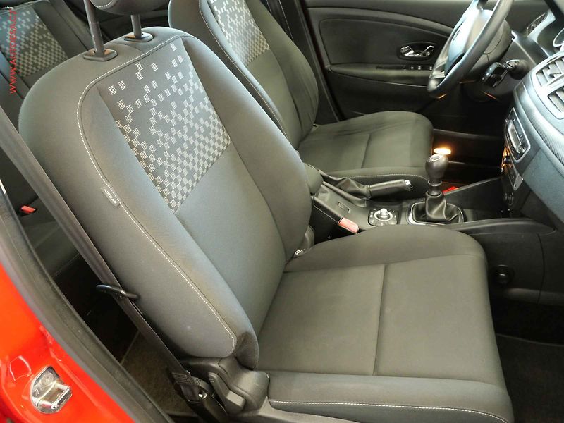Renault Mégane (2012) 1.5 dCi, ČR, autoAC - fotka 11 z 23