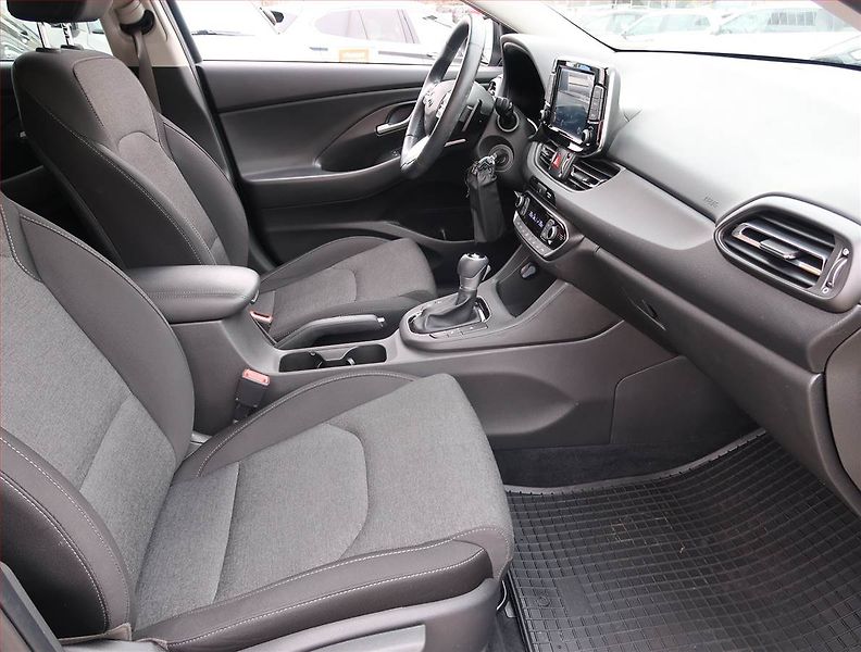 Hyundai i30 (2022) Komfort 1.0 T-GDI, Automat, ČR - fotka 9 z 18