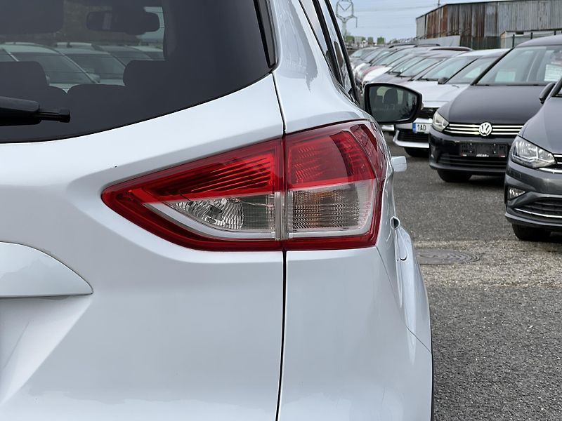 Ford Kuga 2.0TDCi 4x4 AUTOMAT TITANIUM  - fotka 43 z 44