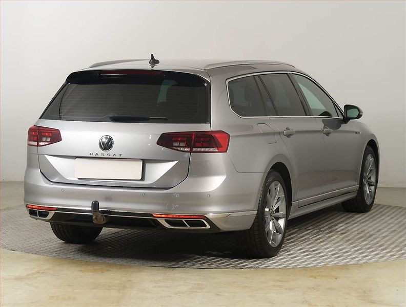 Volkswagen Passat (2020) R-Line 2.0 TDI, Serv.kniha - fotka 5 z 24