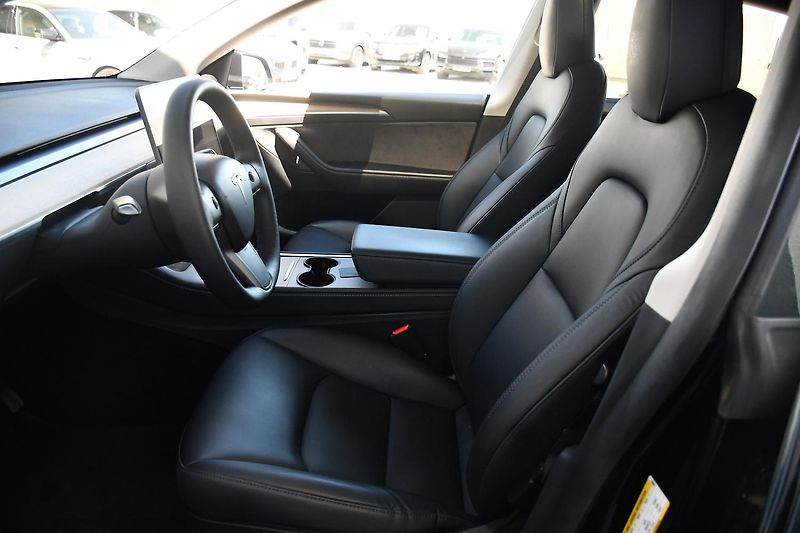 Tesla Model Y LONG RANGE DUAL MOTOR  - fotka 10 z 46