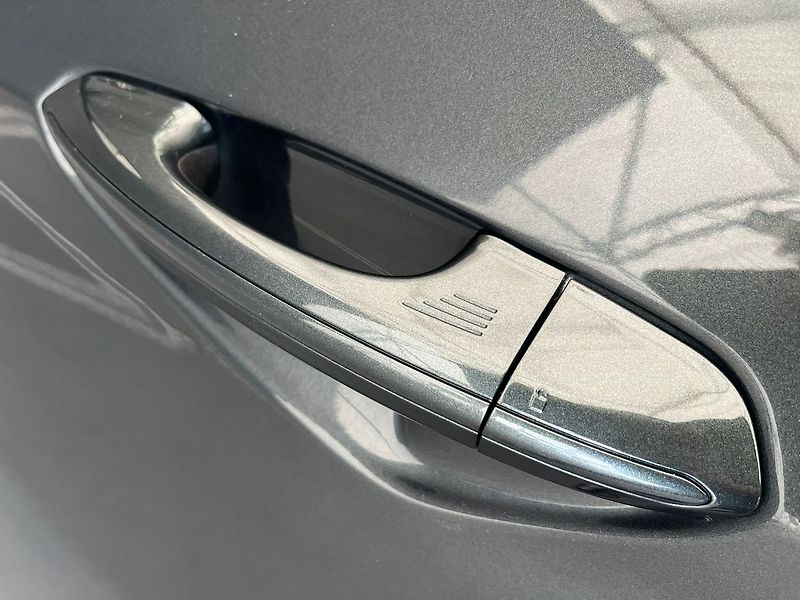Ford Galaxy 2,0 140kW Titanium AWD 7míst - fotka 62 z 70