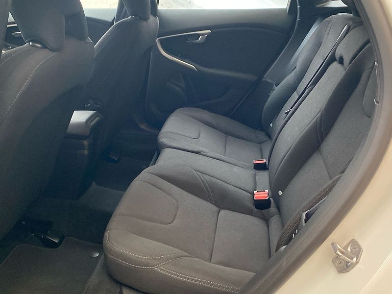 Volvo V40 - fotka 8 z 28