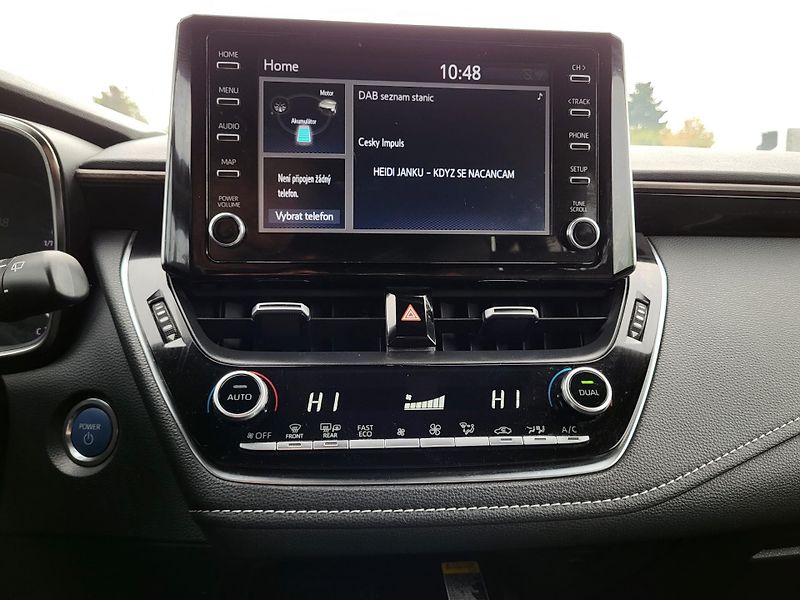 Toyota Corolla 2.0 Hybrid e-CVT 112kW Trek - fotka 14 z 46