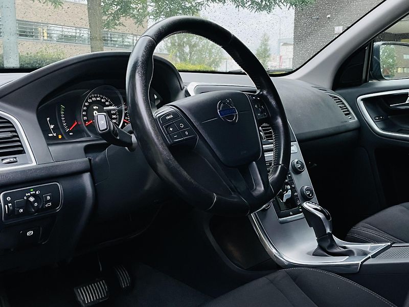 Volvo XC60 2.4D 4x4 AUT SERVISKA TAŽNÉ - fotka 25 z 43