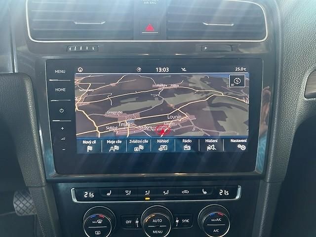 Volkswagen Golf 1,6TDi DSG Variant LED MATRIX - fotka 39 z 51