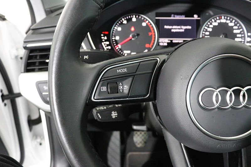 Audi A4 Limuzína 35 TFSI 110 kW - fotka 18 z 25