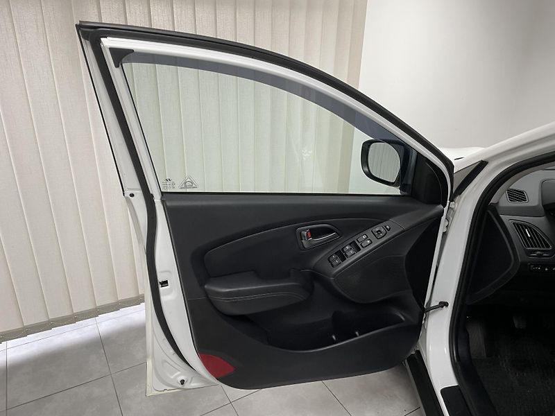 Hyundai ix35 1.6 GDi ČR REZERVACE  - fotka 19 z 27