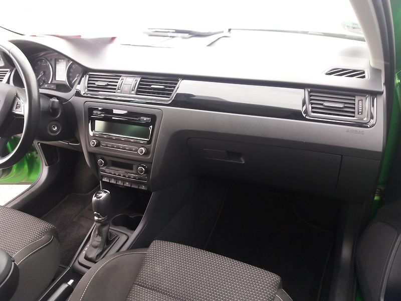 Škoda Rapid 1.4TSi,DSG,XENONY,PANORAMA!! - fotka 17 z 31